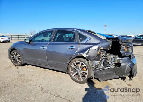 2016 Nissan Altima 2.5 z USA, uszkodzony, nr VIN 1N4AL3AP9GC240316